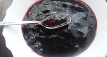 Top 7 receptů na pětiminutový džem z černého rybízu na zimu